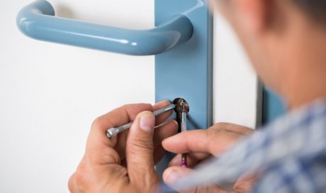Ouvrir une porte d'entrée avec une clé cassée dans la serrure - Thonon-les-Bains - SG Serrurerie